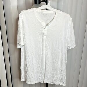 Old Navy White Short Sleeve Tee